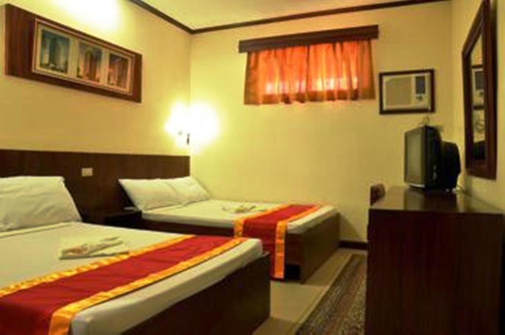 Ysabelle Mansion Panzió Puerto Princesa Szoba fotó