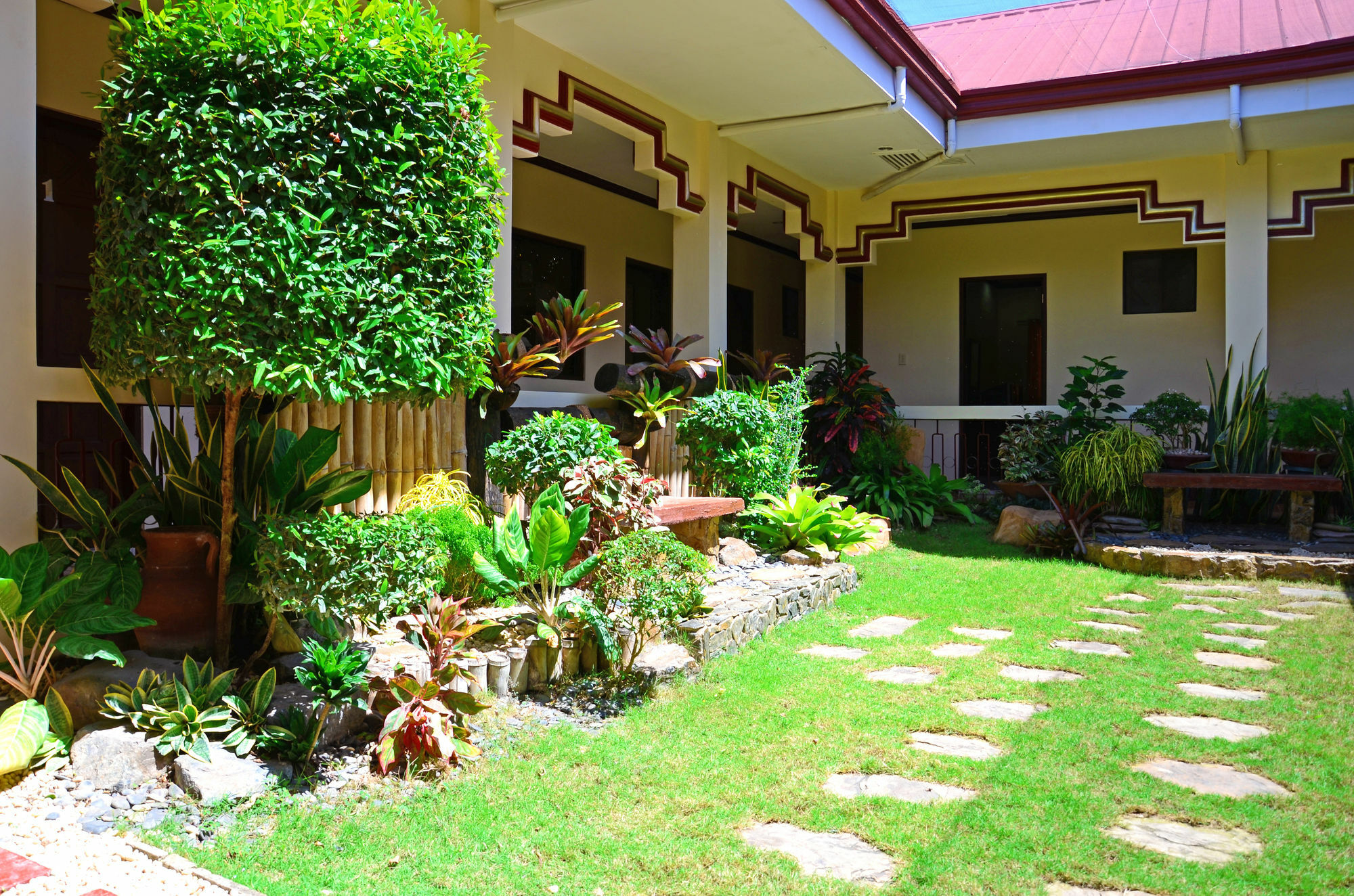 Ysabelle Mansion Panzió Puerto Princesa Kültér fotó